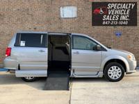 2016 Dodge Grand Caravan Wheelchair Accessible Mobility Van Skokie - Image 3
