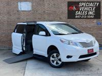 2017 Toyota Sienna Wheelchair Accessible Mobility Van Skokie - Image 4