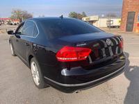 2013 Volkswagen Passat TDI SE 4dr Sedan 6A w/ Sunroof and Navigation - Image 4