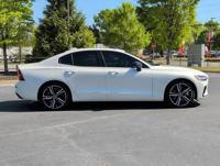 2022 Volvo S60 Recharge Plug-In Hybrid R-Design AWD All Wheel Drive El Call (678) 721-8304 to confirm availability - April 10th - Image 5
