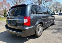 2014 Chrysler Town & Country Touring L Philadelphia - Image 6