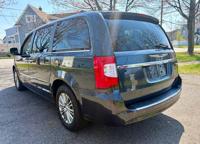 2014 Chrysler Town & Country Touring L Philadelphia - Image 8