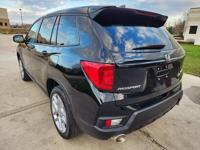 2024 Honda Passport EX-L AWD **20K MILES** Tower Rd Mundelein, IL 60060 - Image 9