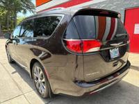 2017 CHRYSLER PACIFICA LIMITED LOADED V6 3.6L BLACK MINIVAN***SALE*** PORTLAND OREGON - Image 7