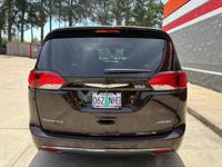 2017 CHRYSLER PACIFICA LIMITED LOADED V6 3.6L BLACK MINIVAN***SALE*** PORTLAND OREGON - Image 8