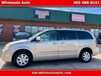 2008 Chrysler Town Country Touring Norman - Image 2