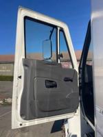 2017 INTERNATIONAL 4300 24' BOX TRUCK **CUMMINS, NON-CDL** SAN FRANCISCO - Image 9