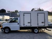 2022 GMC Savana 3500 Reefer Refrigerated Box Truck Thermo King V320MAX west chicagoland - Image 3