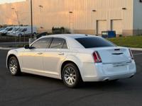 2011 Chrysler 300C Lakewood - Image 10
