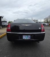 2006 Chrysler 300 300c Sedan 4d V8, Hemi, 5.7 Liter Sedan Dream City OVER 200 TRUCKS IN STOCK - Image 7