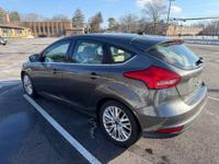 2015 Ford Focus Titanium Hatchback ROSLYN HEIGHTS - Image 6