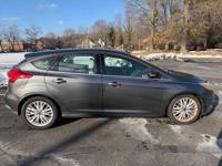 2015 Ford Focus Titanium Hatchback ROSLYN HEIGHTS - Image 9