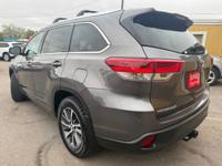 2017 Toyota Highlander XLE AWD*LOW MILES*SUPER CLEAN*FULLY LOADED* SUPERIOR AUTO SALES - Image 7