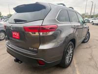 2017 Toyota Highlander XLE AWD*LOW MILES*SUPER CLEAN*FULLY LOADED* SUPERIOR AUTO SALES - Image 9
