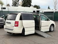 2009 Chrysler Town & Country Touring - WHEELCHAIR VAN / SIDE LOADER! Wheelchair Van In Beaverton - Image 4