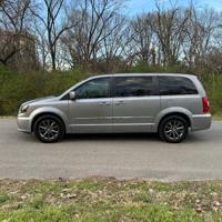 2015 Chrysler Town and Country S Nashville - Image 8