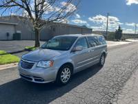 2014 Chrysler Town & Country Calumet City - Image 3