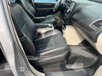 2014 Chrysler Town & Country Calumet City - Image 6