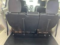 2014 Chrysler Town & Country Calumet City - Image 8