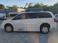 2015 Dodge Grand Caravan SE Mobility Handicap Wheelchair Van - Image 4