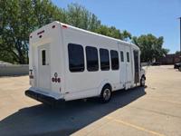 2002 Ford E-450 Shuttle Bus Kansas City - Image 6