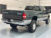 2001 Dodge Ram 2500 Laramie 4X4 6-SPEED MANUAL / 5.9L CUMMINS DIESEL 2500 + MM Investment Cars-Gladstone / WE SHIP NATIONWIDE - Image 9