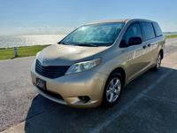 2011 Toyota Sienna BASE LA MARQUE TX - Image 2