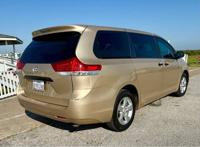 2011 Toyota Sienna BASE LA MARQUE TX - Image 6
