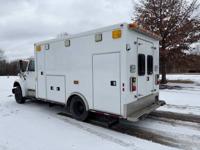 2001 International 4700 (Mechanic's Truck/Maintenance) WI/IL Border - Image 4
