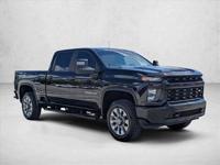 2022 Chevrolet Silverado 2500HD Custom Chevy Truck Crew cab AUTONATION Call (904) 637-7794 to confirm availability - April 23rd - Image 4