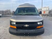2010 CHEVY EXPRESS 3500 PASSENGERS VAN W/ LIFTGATE (63,000 MILES) - Image 4