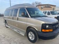 2010 CHEVY EXPRESS 3500 PASSENGERS VAN W/ LIFTGATE (63,000 MILES) - Image 6