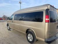 2010 CHEVY EXPRESS 3500 PASSENGERS VAN W/ LIFTGATE (63,000 MILES) - Image 7