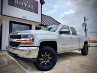 2019 Chevy Silverado 4x4 5.3L Clean Car Fax Soth Houston - Image 2