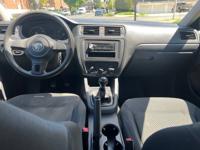 2011 Volkswagen Jetta S 5-spd manual Huntington valley / N.E. Philadelphia - Image 9