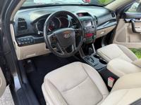 2012 Kia Sorento AWD Clean title Salem - Image 8