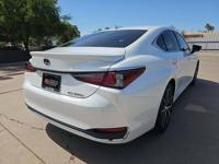2025 Lexus ES 300h Sedan ES300h Pearl White ONLY 3900 Miles JBA MOTORS LLC - Image 4