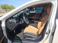 2025 Lexus ES 300h Sedan ES300h Pearl White ONLY 3900 Miles JBA MOTORS LLC - Image 6