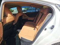 2025 Lexus ES 300h Sedan ES300h Pearl White ONLY 3900 Miles JBA MOTORS LLC - Image 7