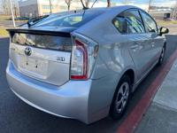 2012 Toyota Prius Hybrid * Only 103K Miles , Clean Title* Financing Available - Image 4