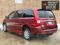 2014 Chrysler Town and Country Wheelchair Accessible Mobility Van Skokie - Image 5
