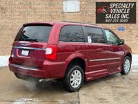2014 Chrysler Town and Country Wheelchair Accessible Mobility Van Skokie - Image 6