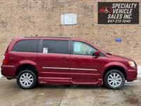 2014 Chrysler Town and Country Wheelchair Accessible Mobility Van Skokie - Image 7