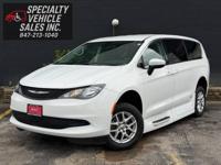 2022 Chrysler Voyager Wheelchair Accessible Mobility Van Skokie - Image 8