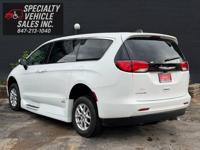 2022 Chrysler Voyager Wheelchair Accessible Mobility Van Skokie - Image 9
