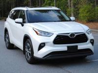 2020 Toyota Highlander XLE w/ Navigation Captain Chairs Atlanta - Image 2