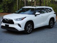 2020 Toyota Highlander XLE w/ Navigation Captain Chairs Atlanta - Image 3
