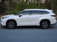 2020 Toyota Highlander XLE w/ Navigation Captain Chairs Atlanta - Image 4