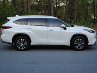 2020 Toyota Highlander XLE w/ Navigation Captain Chairs Atlanta - Image 5