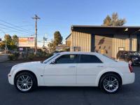 💥BEAUTIFUL 2006 CHRYSLER 300C 5.7L HEMI AWD RARE💥 South Salem - Image 3
